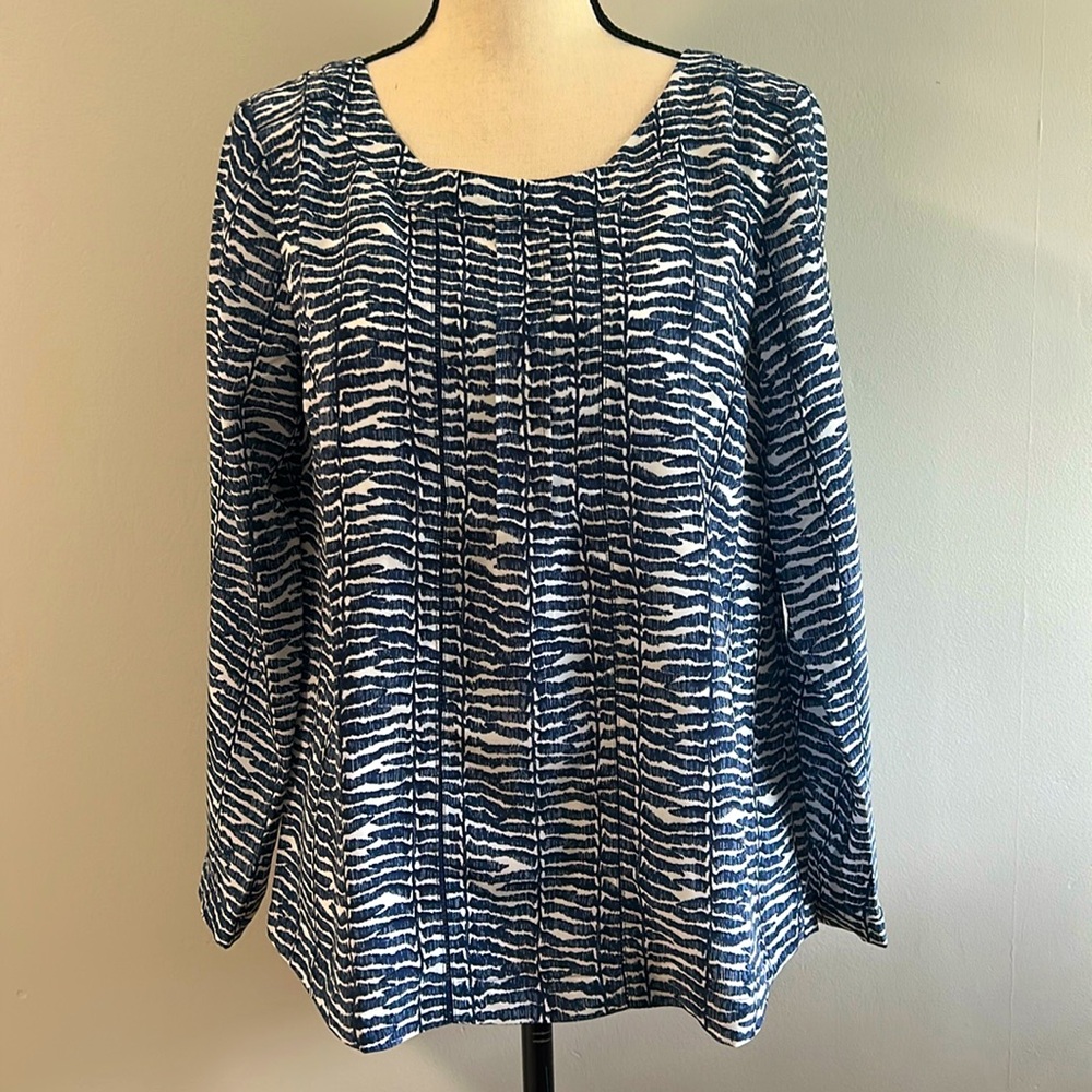 Vineyard Vines Navy Blue & White Wavy Pattern‎ Blouse